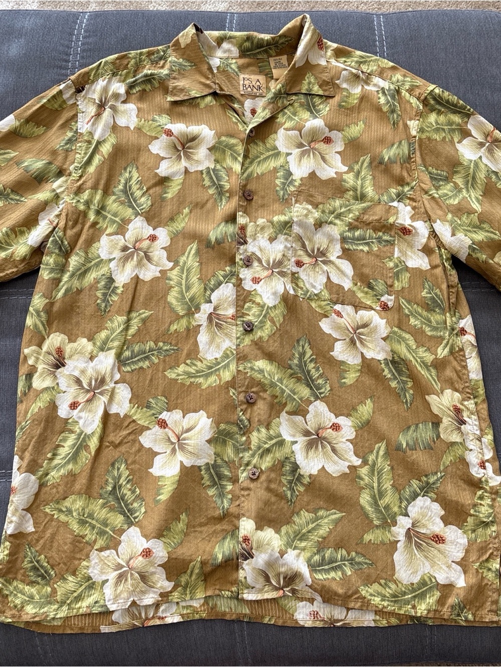 Jos. A. Bank Men's Hawaiian Button-Down 100% silk Shirt in Tan, White, Green. M